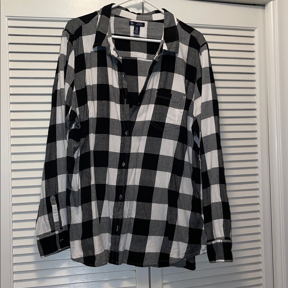GAP Woman’s Black and White Boyfriend FIT Plaid Shirt, XXL